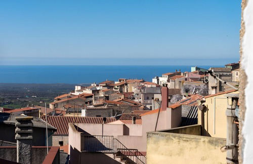 Cuglieri Casa | Casa de vacaciones 'Domo Mea - La Tua Casa In Sardegna' con terraza, balcón y Wi-Fi