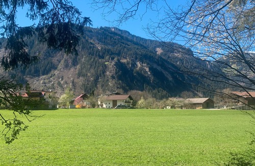 Mayrhofen Casa | Casa de vacaciones 'Durst 2' con vistas a la montaña, jardín compartido y Wi-Fi