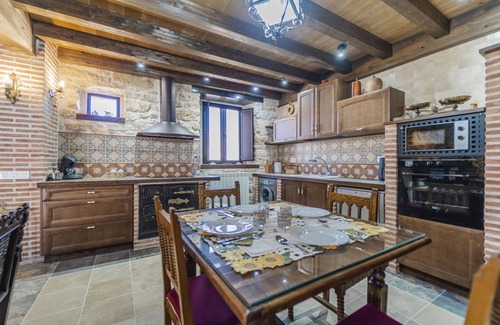 Moral de Hornuez Casa | Casa de vacaciones 'El Rincón De Hornuez' con vistas a la montaña, balcón y Wi-Fi