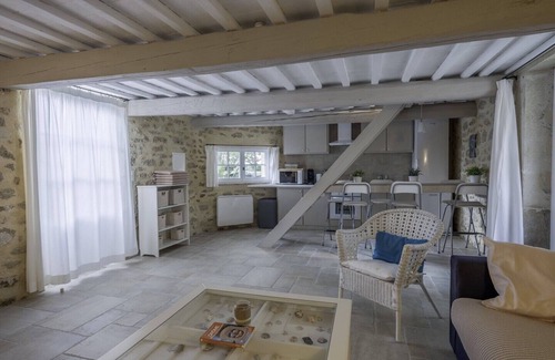 Colonzelle Cabaña | Casa de vacaciones 'Ecurie' con piscina compartida, jardín privado y Wi-Fi