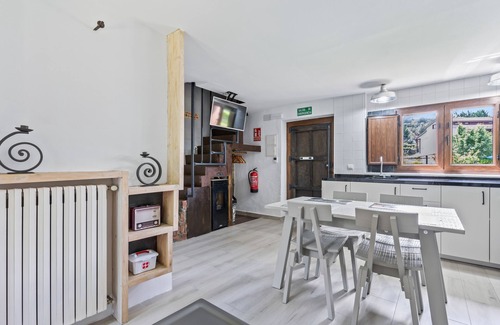 Soto de Cangas Casa | Casa de vacaciones 'El Floreu De Remis' con terraza privada, jardín privado y Wi-Fi