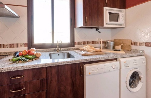 Zufre Casa | Casa de vacaciones 'El Paladin' con vistas a la montaña, terraza privada y balcón
