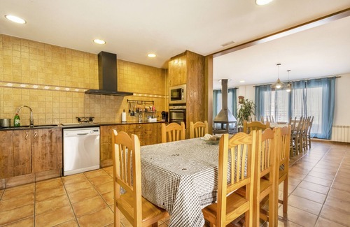 Puigreig Casa | Casa de vacaciones 'El Puig De Fonollet' con vistas a la montaña, Wi-Fi y aire acondicionado