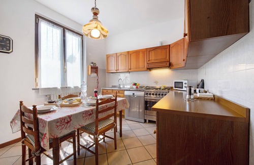 Osio Sotto Casa | Casa de vacaciones 'Elli' con terraza compartida, jardín compartido y Wi-Fi