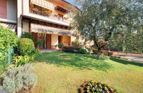 Osio Sotto Casa | Casa de vacaciones 'Elli' con terraza compartida, jardín compartido y Wi-Fi