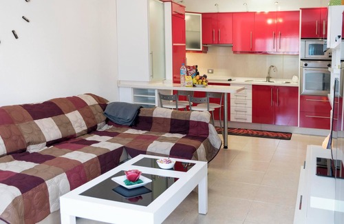 Puerto de Guimar Apartamento | Casa de vacaciones 'Vista Mar' con vistas al mar, piscina compartida y Wi-Fi