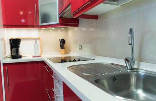 Puerto de Guimar Apartamento | Casa de vacaciones 'Vista Mar' con vistas al mar, piscina compartida y Wi-Fi