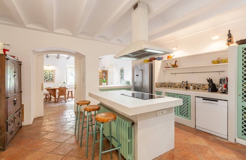 San Martin Sarroca Casa | Casa de vacaciones 'Lidia' con vistas a la montaña, piscina privada y Wi-Fi
