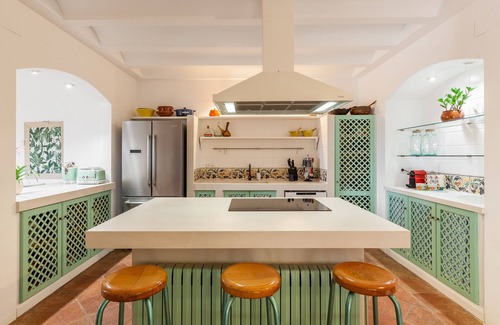 San Martin Sarroca Casa | Casa de vacaciones 'Lidia' con vistas a la montaña, piscina privada y Wi-Fi