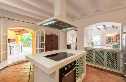 San Martin Sarroca Casa | Casa de vacaciones 'Lidia' con vistas a la montaña, piscina privada y Wi-Fi