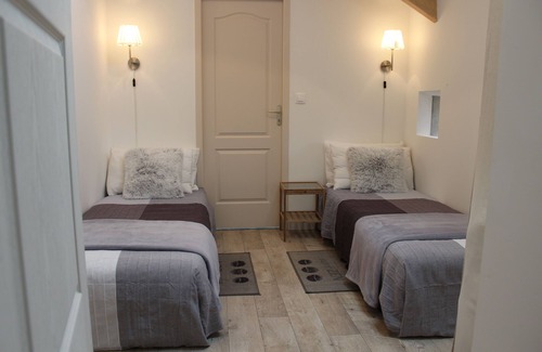 Noyant-Villages Apartamento | Casa de vacaciones para 4 personas, piscina climatizada, sala de juegos, jardín. Central para las principales atracciones
