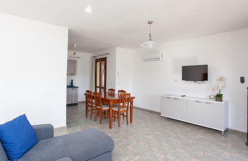 Monte Longu Casa | Casa de vacaciones "Villa familiar Monte Longu" con Wi-Fi, terraza y aire acondicionado