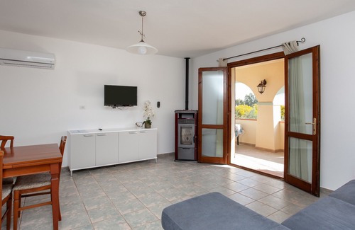 Monte Longu Casa | Casa de vacaciones "Villa familiar Monte Longu" con Wi-Fi, terraza y aire acondicionado