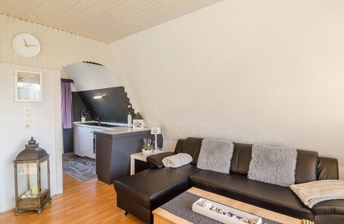 Sudbrookmerland Casa | Casa de vacaciones 'Ferienhaus Kron' con terraza compartida, jardín compartido y Wi-Fi