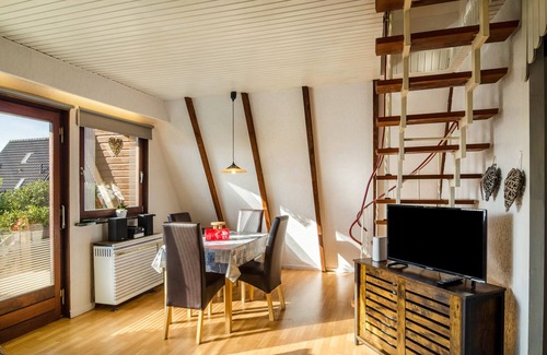 Sudbrookmerland Casa | Casa de vacaciones 'Ferienhaus Kron' con terraza compartida, jardín compartido y Wi-Fi