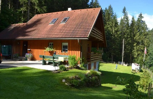 Wolfsberg Casa | Casa de vacaciones 'Ferienhaus Waldenstein 1' con vistas a la montaña, terraza privada y Wi-Fi