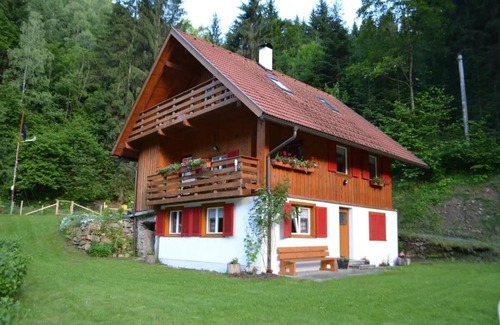 Wolfsberg Casa | Casa de vacaciones 'Ferienhaus Waldenstein 1' con vistas a la montaña, terraza privada y Wi-Fi
