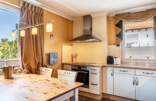 Petersberg Casa | Casa de vacaciones 'Ferienhaus Barockhaus Fulda' con terraza privada, jardín privado y Wi-Fi