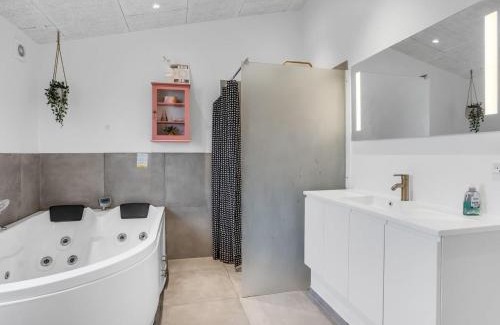 Bjert Casa | Holiday Home Fin - 150m from the sea by Interhome