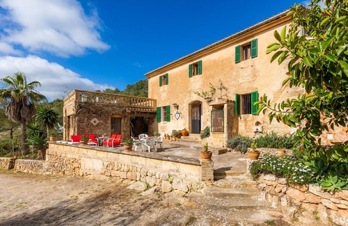 Petra Casa | Casa de vacaciones 'Finca Ses Coves' con vistas a la montaña, terraza privada y Wi-Fi