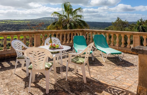 Petra Casa | Casa de vacaciones 'Finca Ses Coves' con vistas a la montaña, terraza privada y Wi-Fi