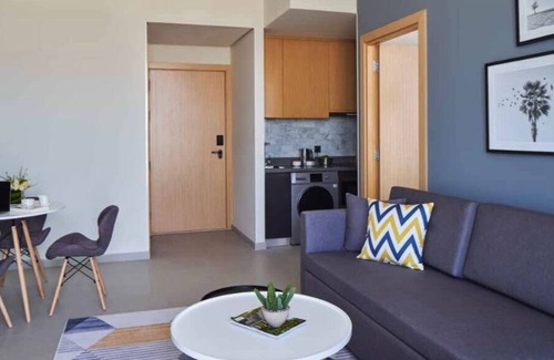 Dubai Production City Apartamento | Holiday Home For A Family