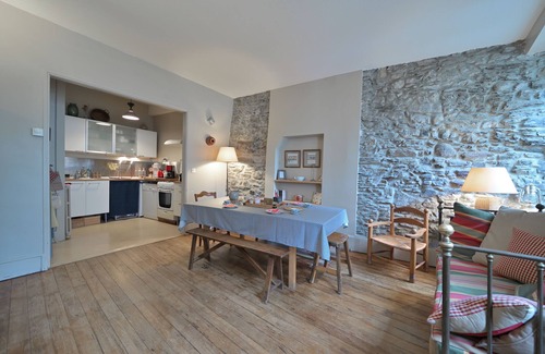 Bagneres-de-Luchon Casa | Casa de vacaciones 'Maison Familiale' con vistas a la montaña y Wi-Fi