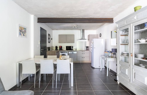 Camaret-sur-Aigues Villa | Casa de vacaciones 'Le Gîte De Tante Berthe' con vistas a la montaña, piscina privada y Wi-Fi