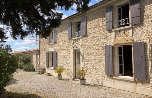 Chaille-les-Marais Casa | Casa de vacaciones 'L'hébergerie Sablotine' con piscina privada, terraza privada y Wi-Fi