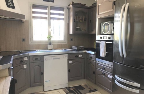 Salon-de-Provence Casa | Holiday home in Salon-de-Provence, private pool, garden and terrace.
