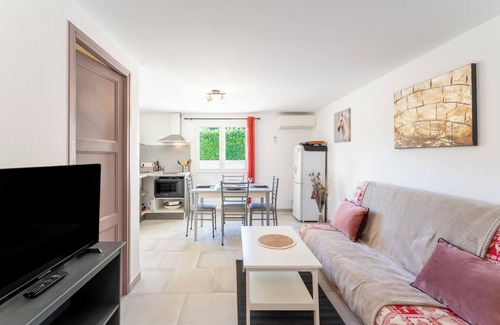Vaison-la-Romaine Cabaña | Casa de vacaciones 'L'Ariston' con piscina compartida, terraza privada y Wi-Fi