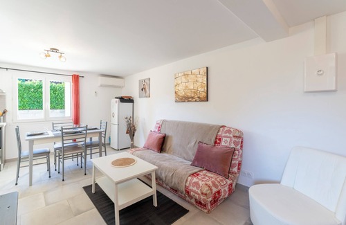 Vaison-la-Romaine Cabaña | Casa de vacaciones 'L'Ariston' con piscina compartida, terraza privada y Wi-Fi