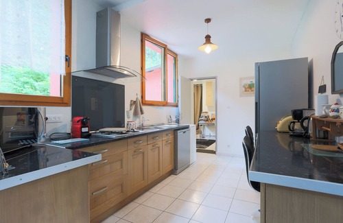 Plelo Casa | Casa de vacaciones 'Gîte Entre Forêt Et Rivière' con terraza privada, jardín privado y Wi-Fi