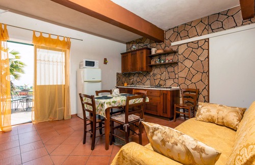 Piedimonte Etneo Apartamento | Casa de vacaciones 'Gelso' con vistas al mar, Wi-Fi y aire acondicionado