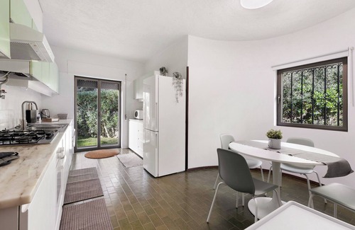 Charneca Casa | Casa de vacaciones 'Garden House' con jardín privado, Wi-Fi y aire acondicionado