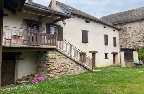 Rignac Casa | Casa de vacaciones 'Gîte Enzo' con terraza privada, jardín privado y balcón