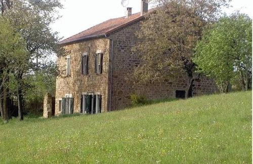 Vielprat Casa | Holiday Home 'Gites Des Gorges De La Loire' with Private Garden and Wi-Fi
