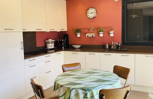 Longages Casa | Holiday Home 'Grande Villa' with Private Terrace, Private Garden and Wi-Fi