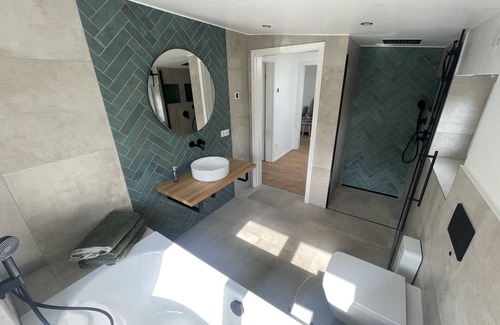 Bedekaspel Casa | Holiday Home 'Haus Am Meer 8' with Lake View, Private Terrace and Private Garden