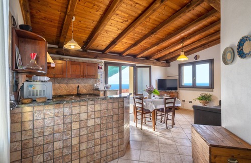 Castelsardo Casa | Casa de vacaciones 'Hakéyah' con vistas al mar, Wi-Fi y aire acondicionado