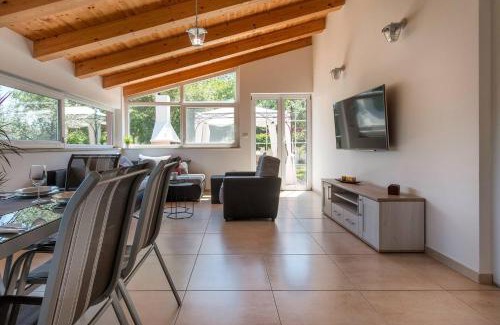 Banjole Casa | Holiday Home Hana-Stunning peninsula- with Hot Tub