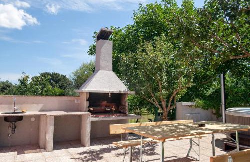 Banjole Casa | Holiday Home Hana-Stunning peninsula- with Hot Tub