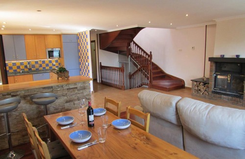 Larraul Casa | Holiday Home 'Harrizko Etxea' with Mountain View, Private Terrace and Air Conditioning