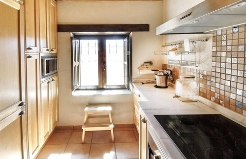 Ayllon Casa | Casa de vacaciones 'Hestia' con vistas a la montaña, balcón y Wi-Fi