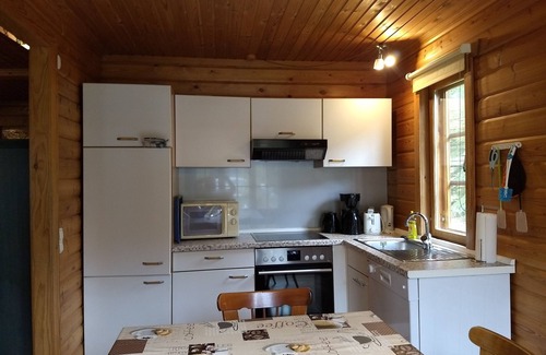 Frielendorf Casa | Casa de vacaciones 'Holzhaus - Am - Silbersee' con terraza privada, jardín privado y Wi-Fi