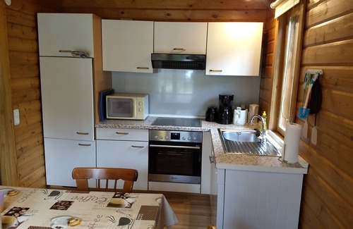 Frielendorf Casa | Casa de vacaciones 'Holzhaus - Am - Silbersee' con terraza privada, jardín privado y Wi-Fi