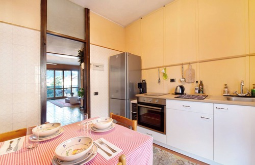 Como Casa | Casa de vacaciones "Casa de Rosas" con terraza privada y Wi-Fi