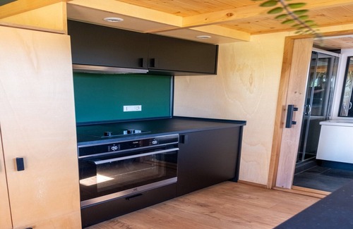 Scherpenzeel Casa | 4 pequeños invernaderos en combinación con un hermoso espacio grupal para la mejor reunión.