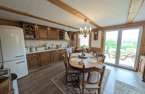 Balatonendred Casa | Casa vacacional en un paisaje pintoresco con cocina de jardín y barril de madera con bañera de hidromasaje