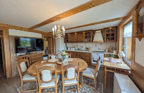 Balatonendred Casa | Casa vacacional en un paisaje pintoresco con cocina de jardín y barril de madera con bañera de hidromasaje